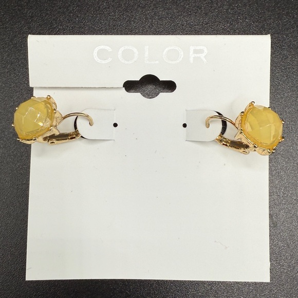 🚨3 for $15🚨 COLOR - Yellow Earrings set in Gold Tone - Picture 3 of 5